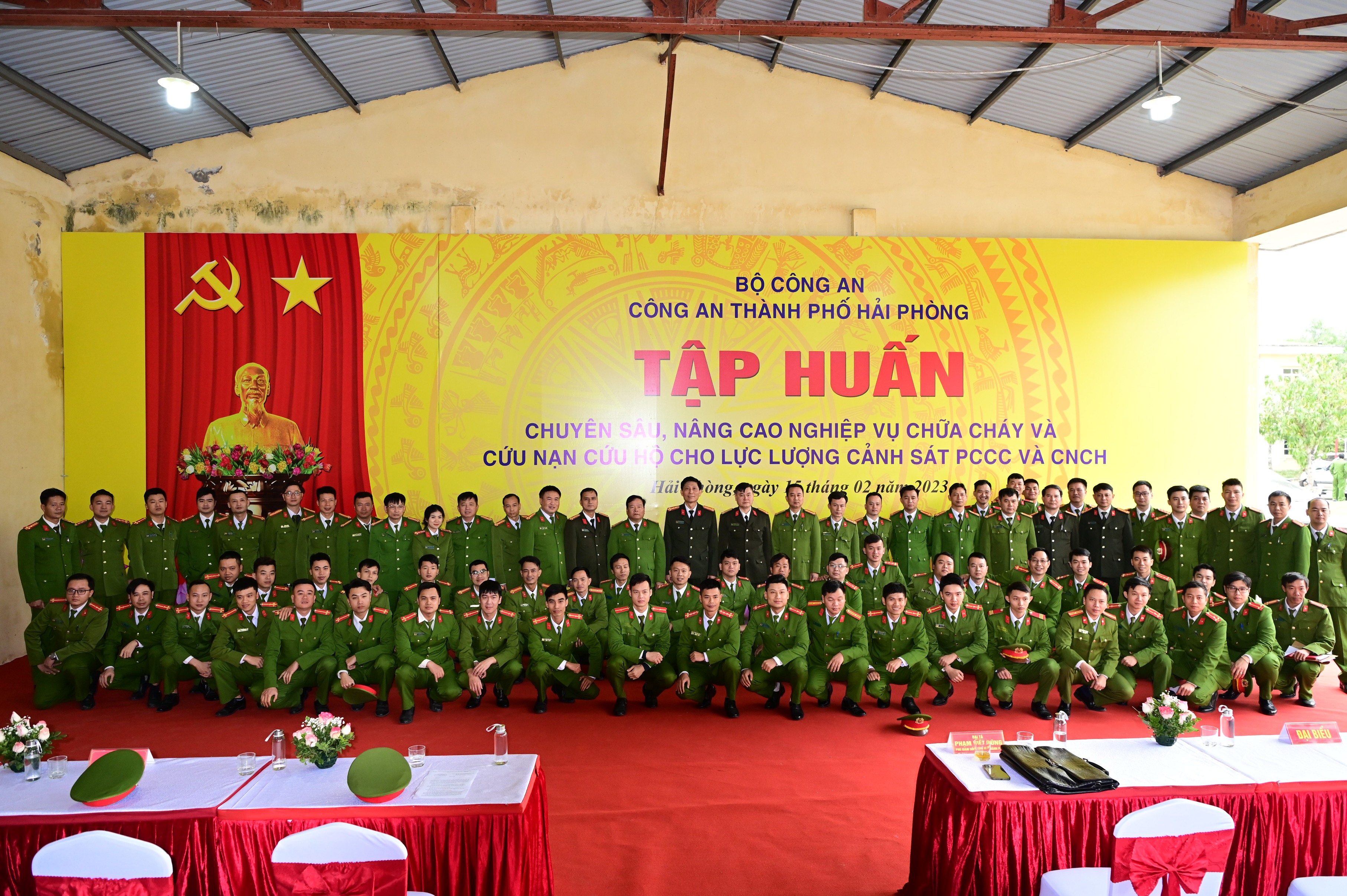 Tập huấn chuyên sâu, nâng cao nghiệp vụ chữa cháy và cứu nạn, cứu hộ lực lượng PCCC và CNCH Công an thành phố